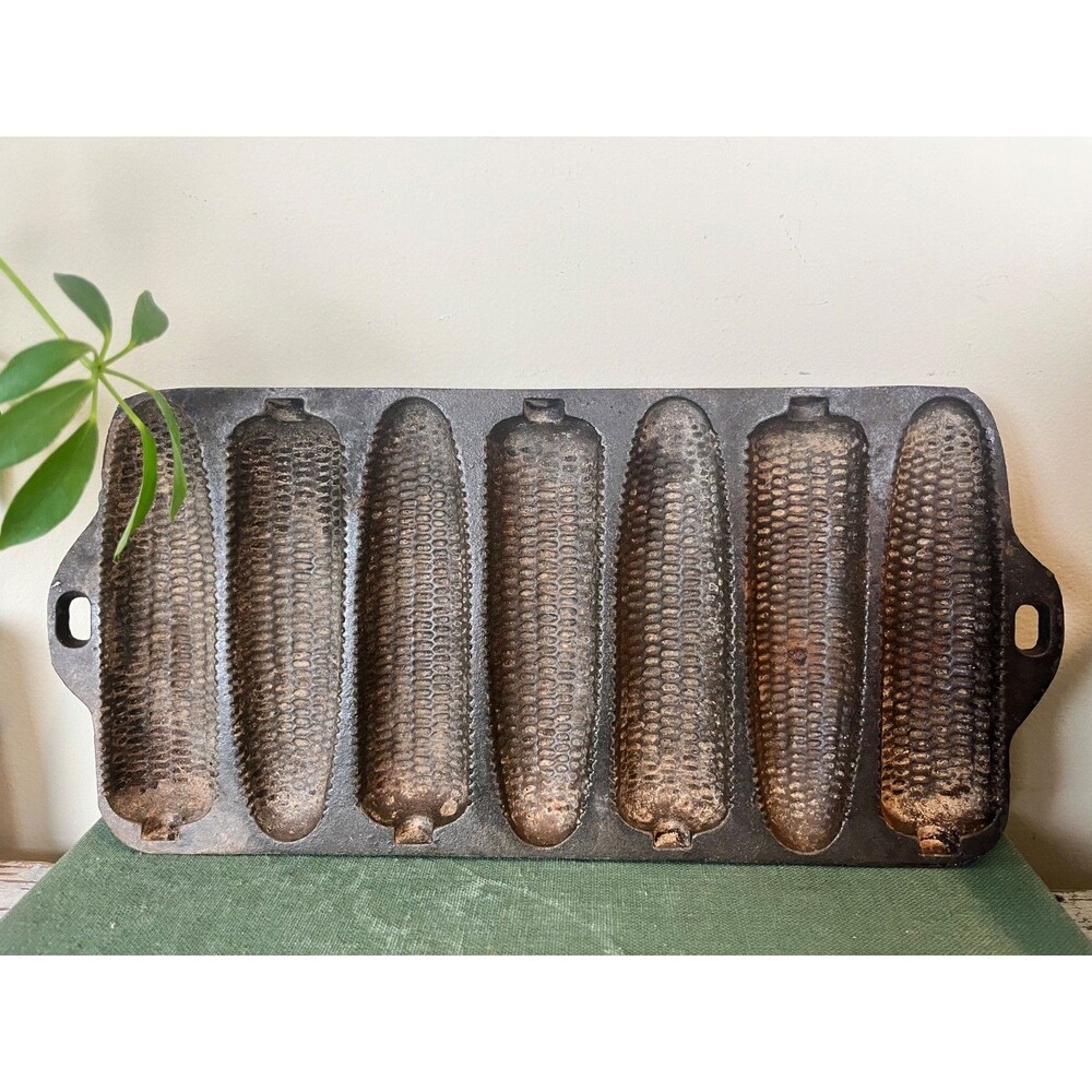 Vintage Cast Iron Corn 7 Stick Cornbread Baking Pan / Taiwan 13" x 6" / Country